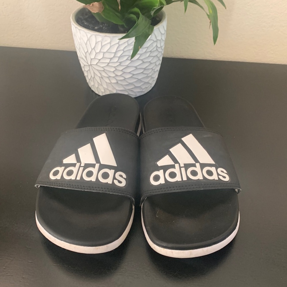 ADIDAS Adilette Comfort Slides Size 5 Black & White logo Pool Shower Shoes